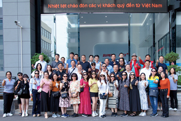 Vietnam Delegation Visits Superpack, Boosts Cooperation